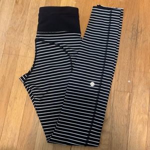 Black and white stripe LuluLemon Leggingf